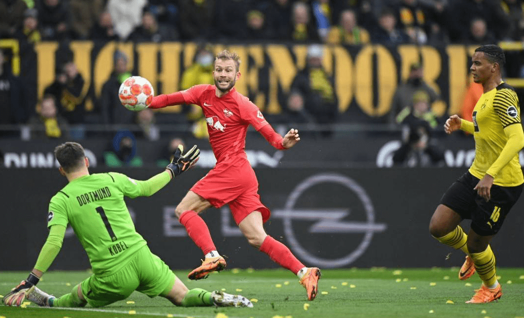 包含圣埃蒂安遭遇惨败，欧战资格悬念重重的词条