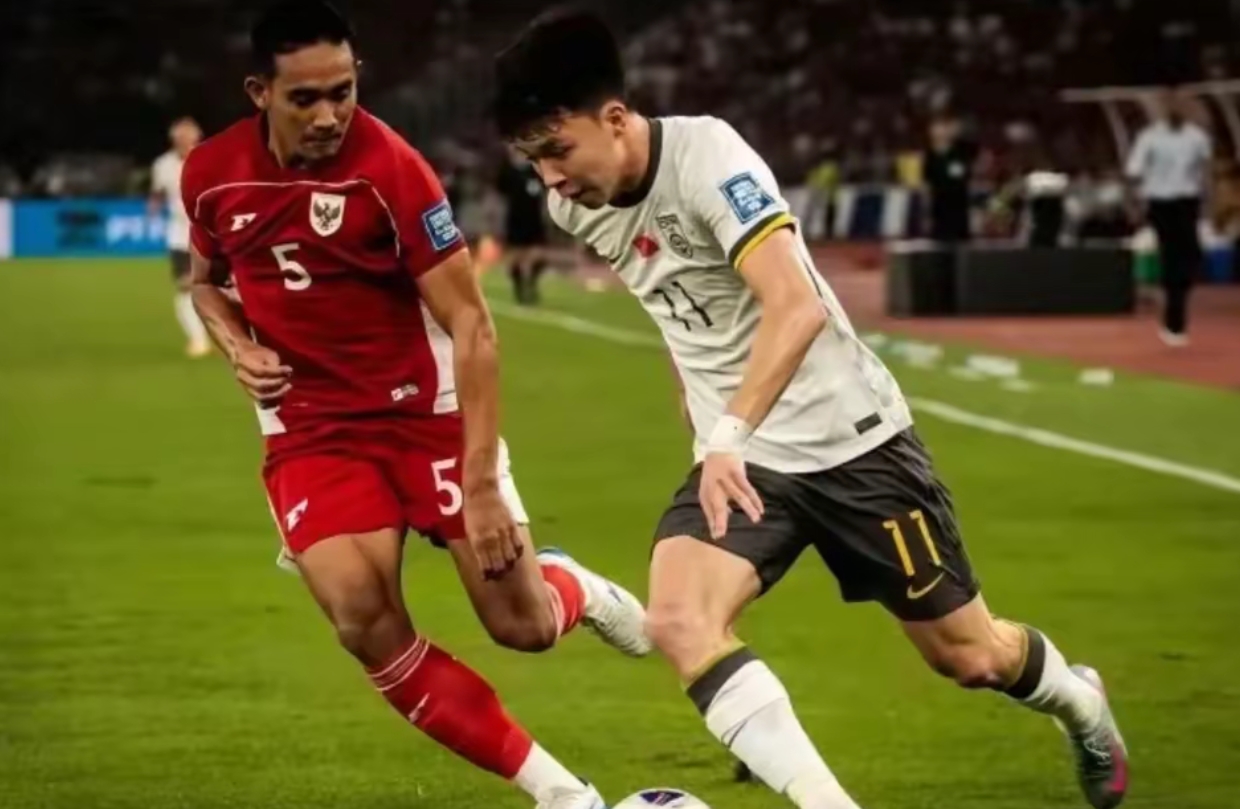 世界杯比赛出现争议判罚，球队备战下一轮