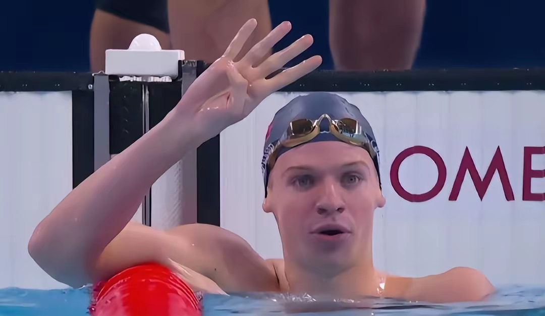 韩国男子游泳选手优异发挥，高调登顶